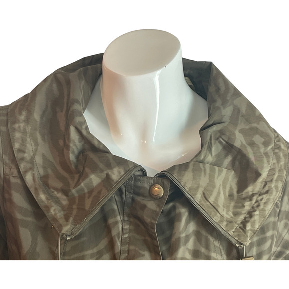 Guess Sz M Anorak Utility Jacket Roll Tab Sleeves Cowl Collar Animal Print Olive - Picture 4 of 16